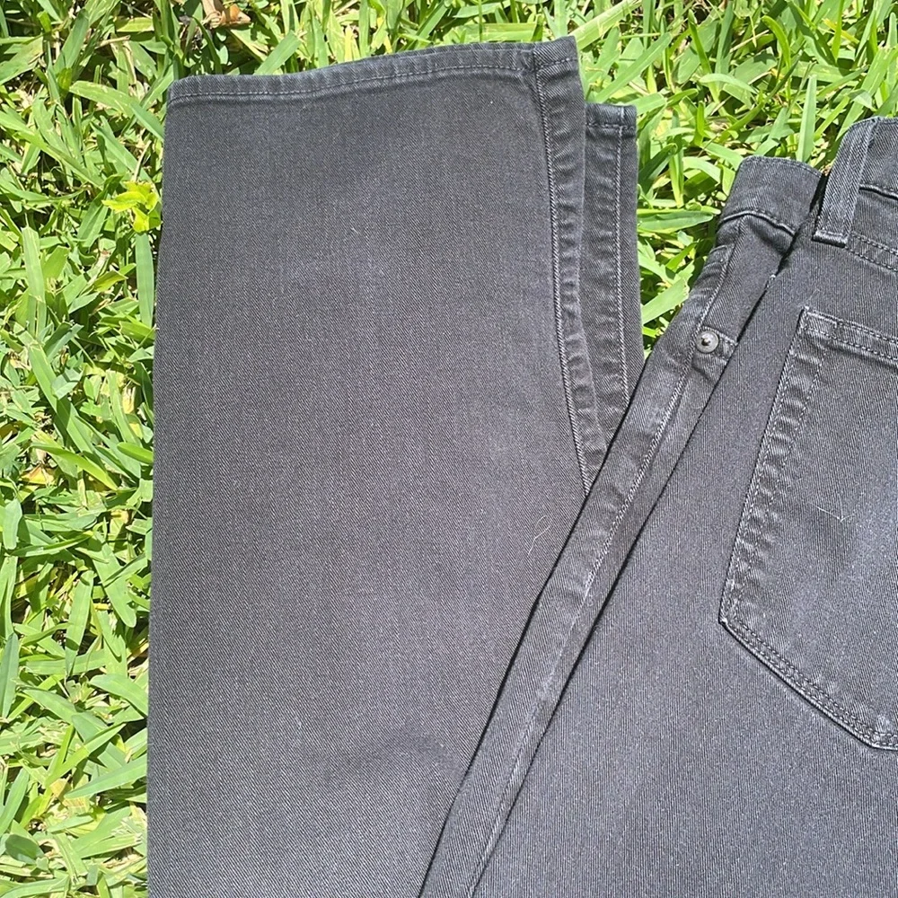 J Brand Black Tyler Jeans Distressed at the knees🖤